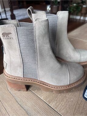 NWT Sorel Taupe Suede Chelsea Ankle Boots with Lug Sole